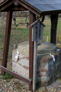 水戸の梅祭り 弘道館鹿島神社（釣瓶井戸）