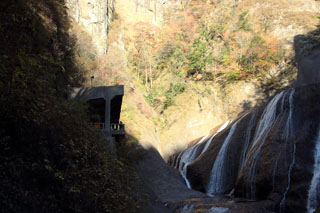袋田の滝 紅葉の時期 第1観瀑台