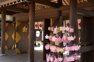 櫻木神社 神門と絵馬掛け