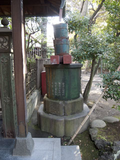 仲町氷川神社 水瓶